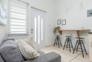 Smart TV - Beautiful 2 Bedroom in Miramar! (San Juan)