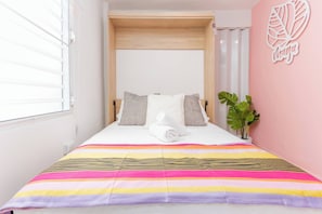 1 bedroom, in-room safe, iron/ironing board, bed sheets - Bright, Centric and Cozy Studio In The Heart of Miramar (San Juan)