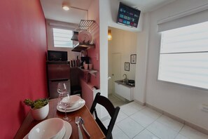 Fridge, microwave, stovetop, dishwasher - Bright, Centric and Cozy Studio In The Heart of Miramar (San Juan)