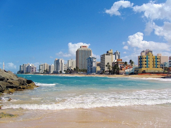 Beach - Bright, Centric and Cozy Studio In The Heart of Miramar (San Juan)