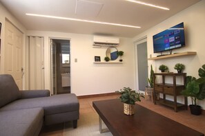 Una Smart TV, libros