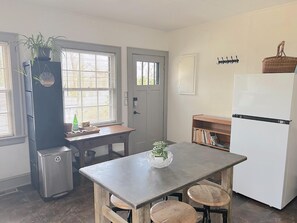 Dining - Guess House: 4BR Farmhouse near Duke and Downtown with Fire Pit and Backyard! (Durham)