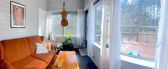 Guess House: 4BR Farmhouse near Duke and Downtown with Fire Pit and Backyard!
