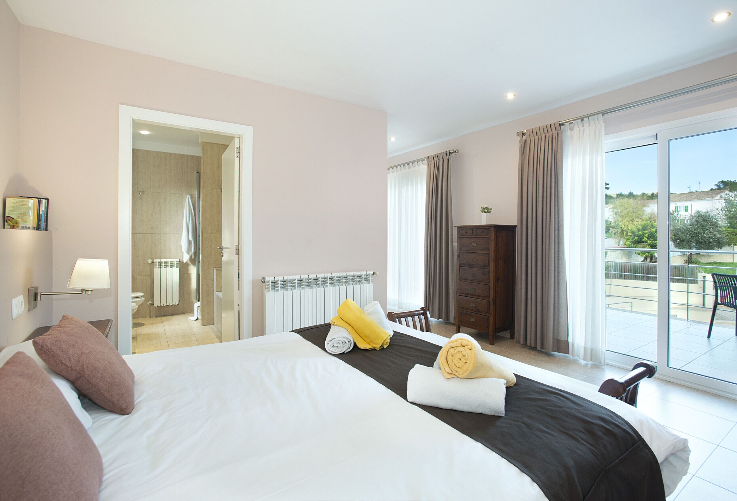 4 soverom, strykejern/-brett, reiseseng for barn og wi-fi (inkludert)