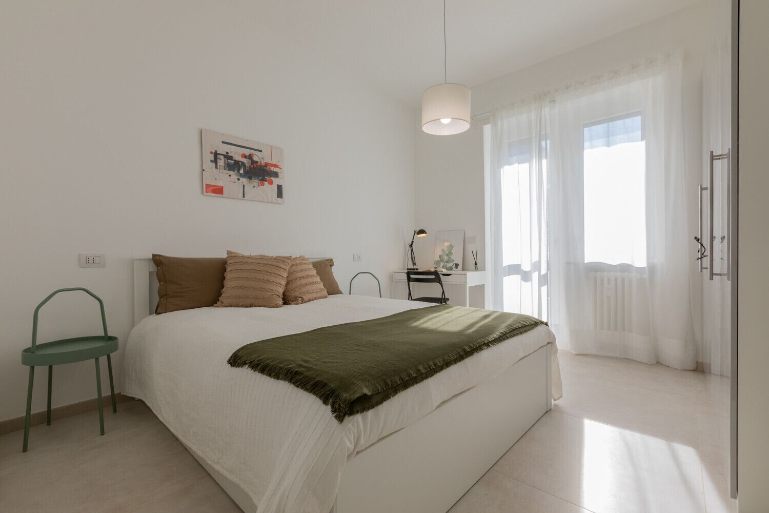 1 habitación, tabla de planchar con plancha, wifi gratis y ropa de cama 