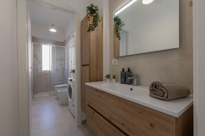 Shower, hair dryer, bidet, towels - Tripoli White Home by Wonderful Italy (Torino)