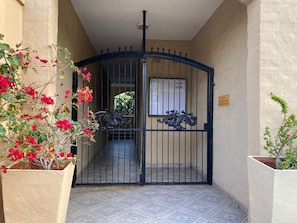 Front of property - Crayfish Inn no.7 (Ramsgate)