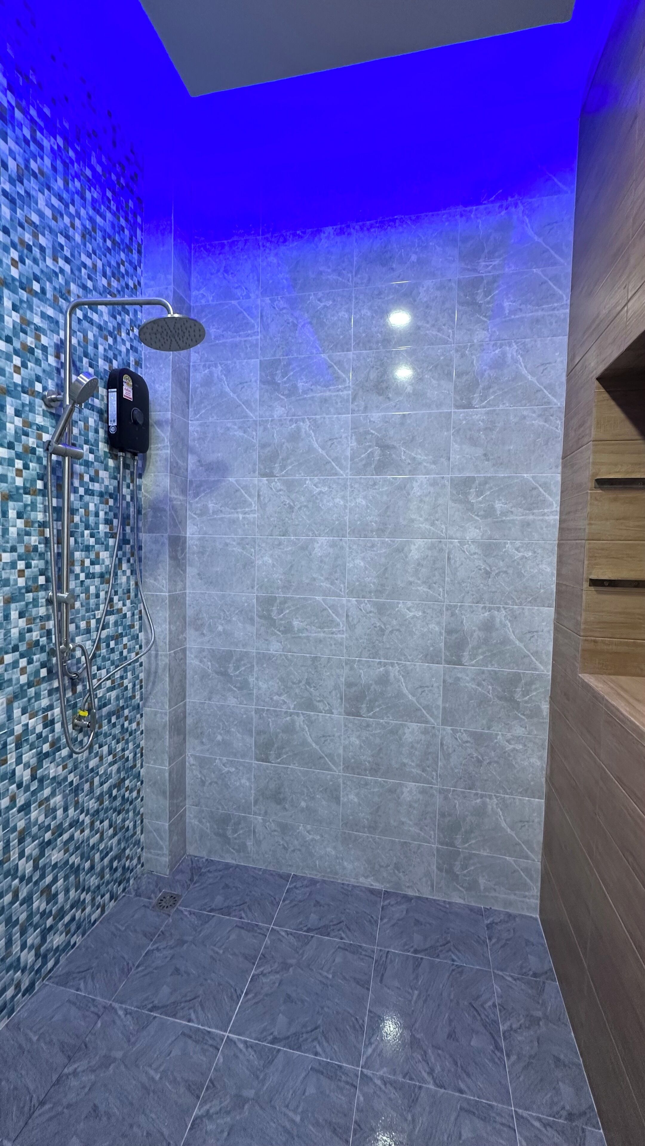 Family Room | Bathroom