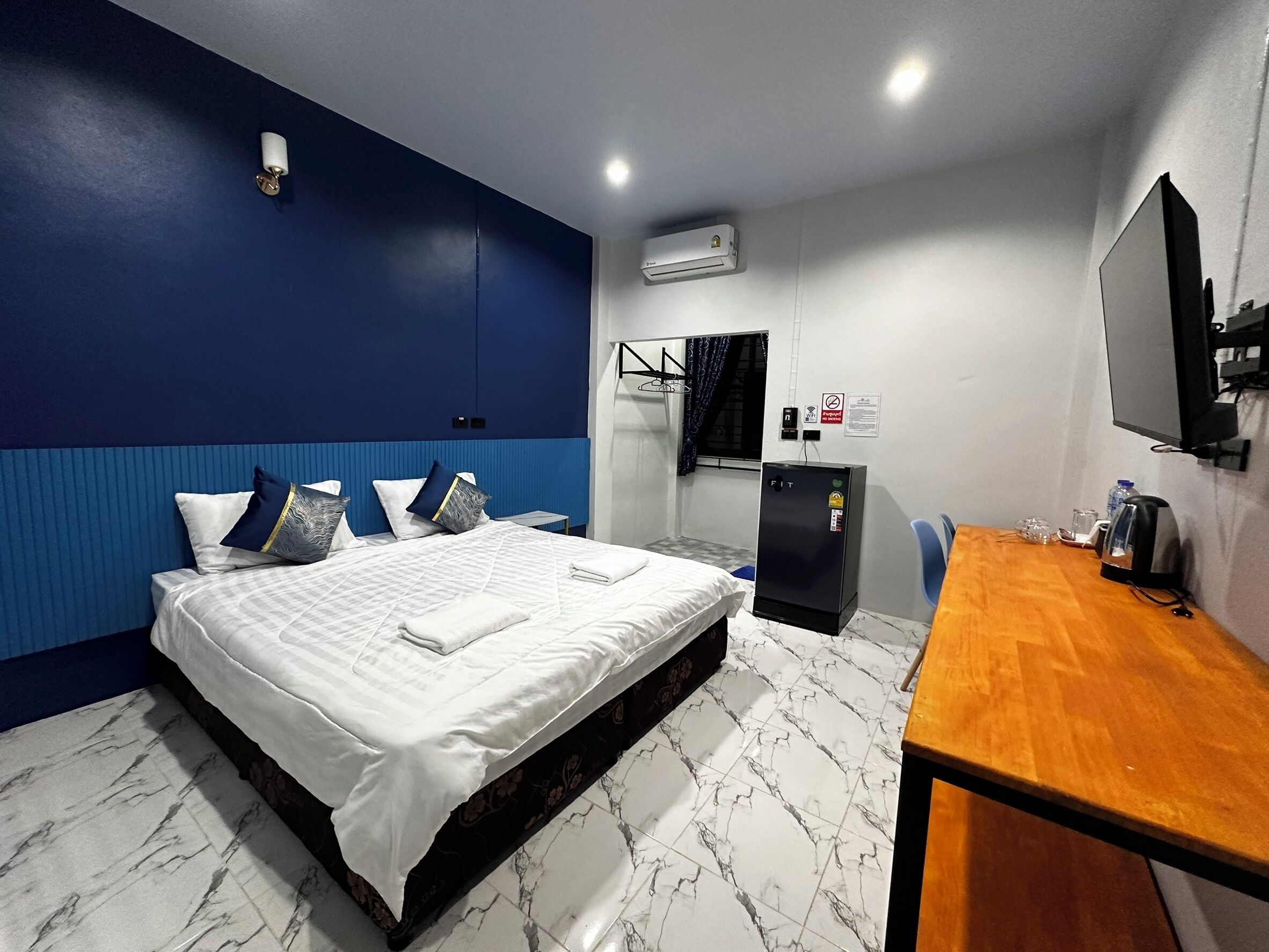 Herbergi með tvíbreiðu rúmi | Ókeypis þráðlaus nettenging