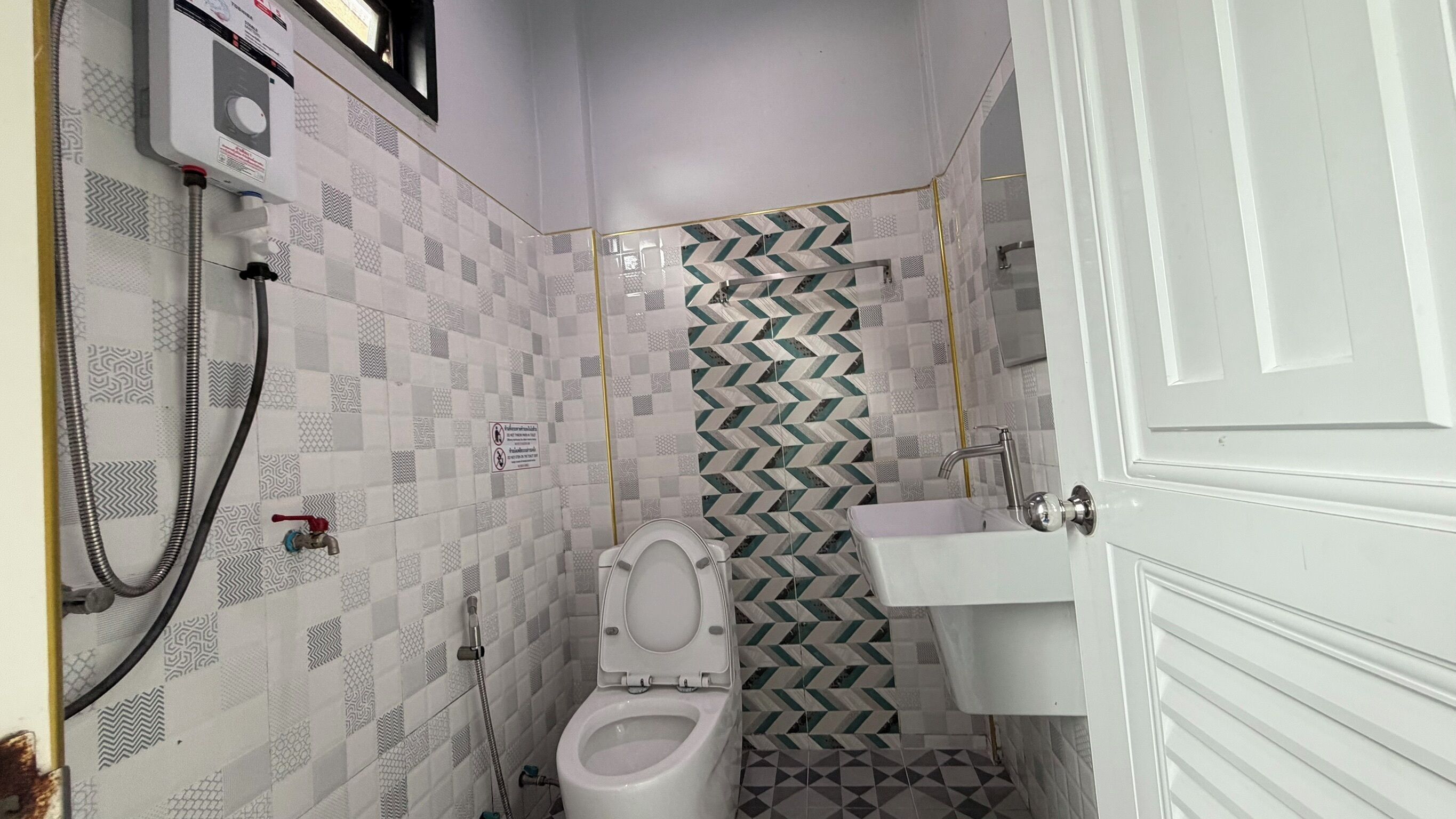 Twin Room | Bathroom