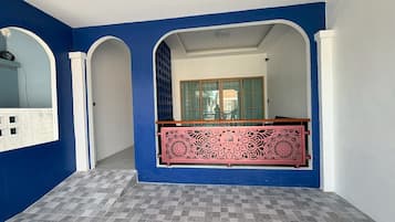 Family Room, Bathtub | Free WiFi