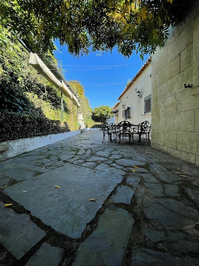 Serene 4-bedroom house with AC and Wifi in Chaves