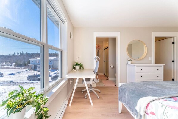 3 bedrooms, desk, iron/ironing board, travel cot