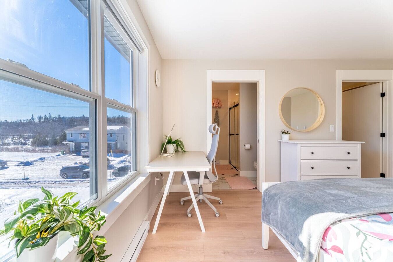 5 室のベッドルーム、デスク、アイロン / アイロン台、旅行用ベビーベッド