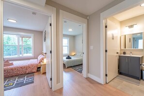 Entry way to 2 bedrooms - New Lux 2BR Bright & Spacious Walk-Out Suite in Halifax (Halifax)