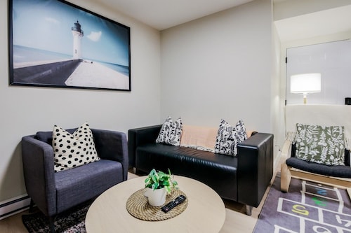 New Lux 2BR Bright & Spacious Walk-Out Suite in Halifax
