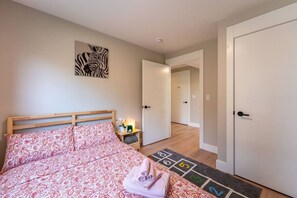 2 bedrooms, desk, WiFi, bed sheets - New Luxury 2BR, 1 BR, Living & Kitchen in Halifax (Halifax)