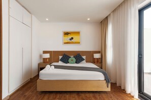 City villa, 5 slaapkamers, aan het strand | Luxe beddengoed, een minibar, een bureau, een laptopwerkplek