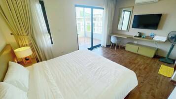 Premium bedding, minibar, desk, laptop workspace