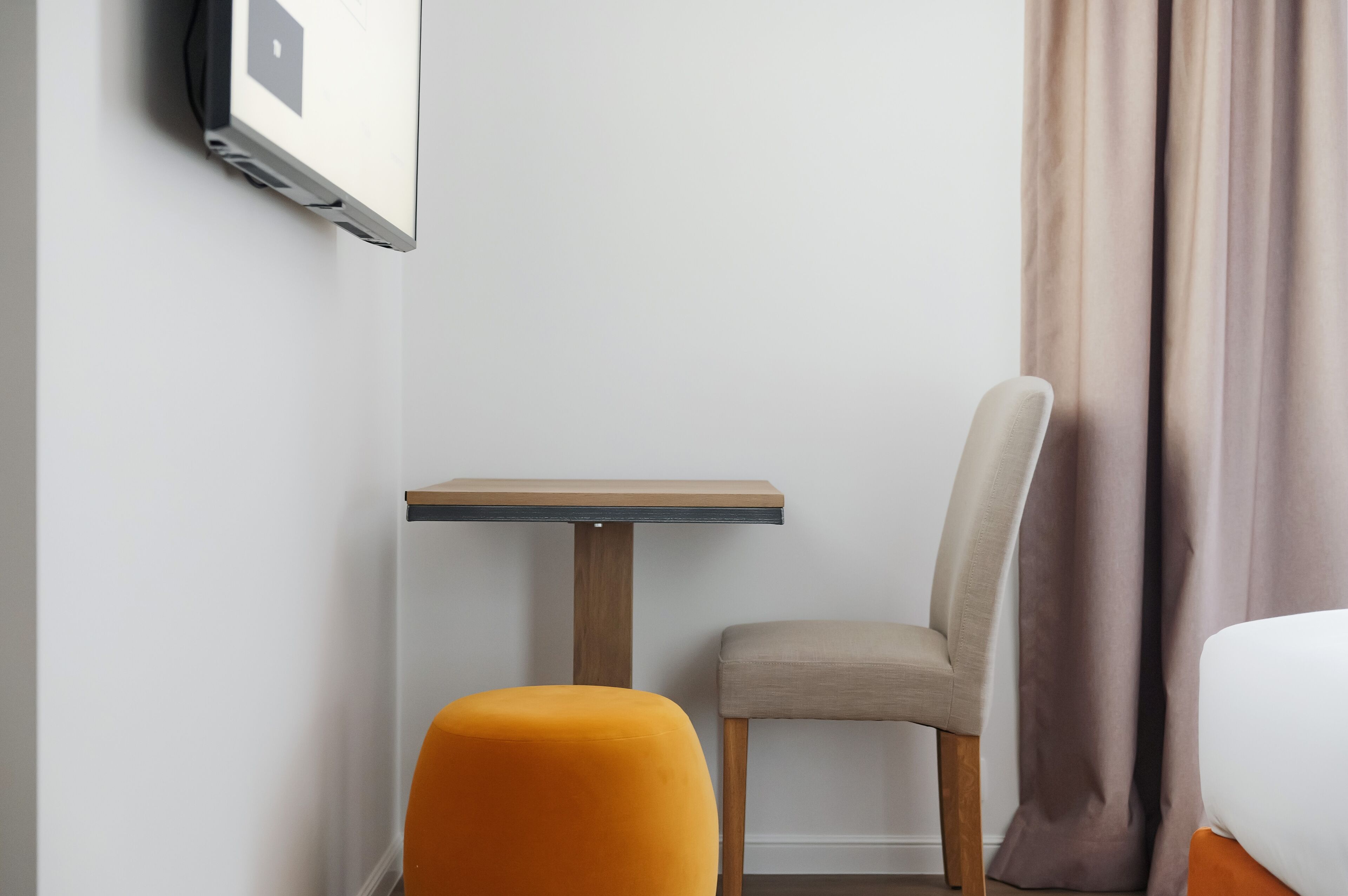 Estúdio júnior, 1 cama Queen, cozinha americana | Opções para refeição no quarto