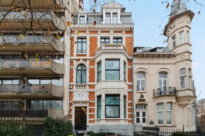 Front of property - Whitlock16 - Luxe Aparthotel Montgomery Square Brussels (Brussels)