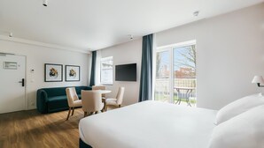 Studio Deluxe, 1 très grand lit et 1 canapé-lit, cuisinette | Système d’insonorisation, lit de bébé (gratuit), accès au Wi-Fi (inclus)