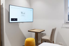 Junior Studio, 1 Queen Bed, Kitchenette - 3rd Floor | Television - Whitlock16 - Luxe Aparthotel Montgomery Square Brussels (Brussels)
