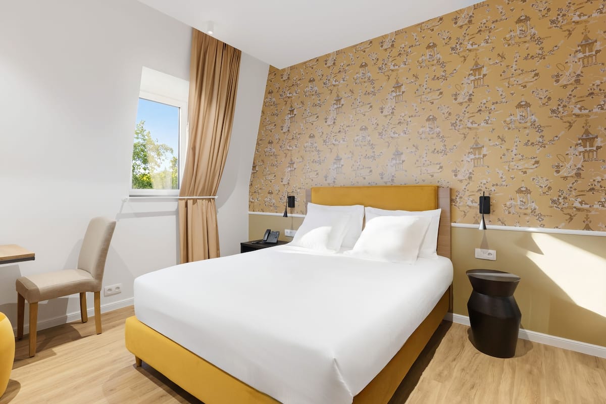 Junior studio, 1 queensize bed, kitchenette | Geluiddichte muren, gratis babybedden, gratis wifi, beddengoed