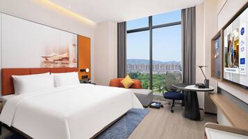 Comfort Double Room, 1 King Bed, Air conditioning, Mountain View | Desk, laptop workspace, blackout curtains, soundproofing