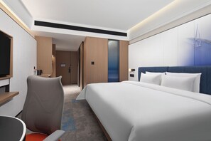 Chambre Double Confort, 1 très grand lit, climatisation, vue montagne | Bureau, espace de travail pour ordinateur portable, rideaux occultants