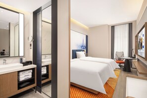 Comfort Double Room, 1 King Bed, Air conditioning, Mountain View | Desk, laptop workspace, blackout drapes, soundproofing - Hampton by Hilton Cixi Guanhaiwei (Ningbo)