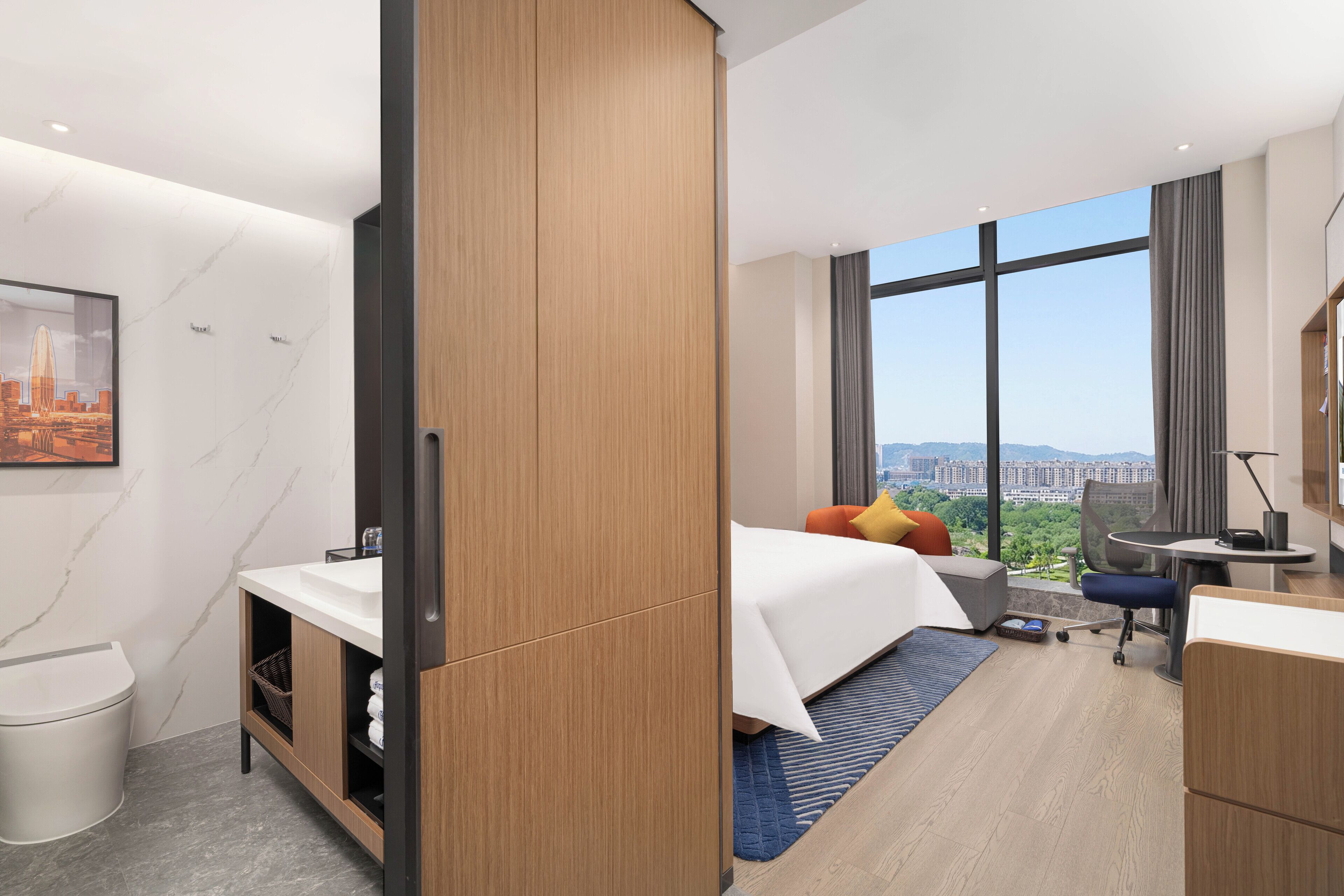 Comfort Double Room, 1 King Bed, Air conditioning, Mountain View | Desk, laptop workspace, blackout drapes, soundproofing