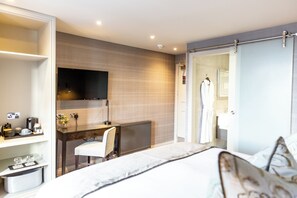 高级双人房 | 办公桌、笔记本电脑工作区、遮光窗帘、熨斗/熨衣板