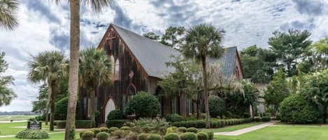 المنطقة المحيطة بالمنشأة