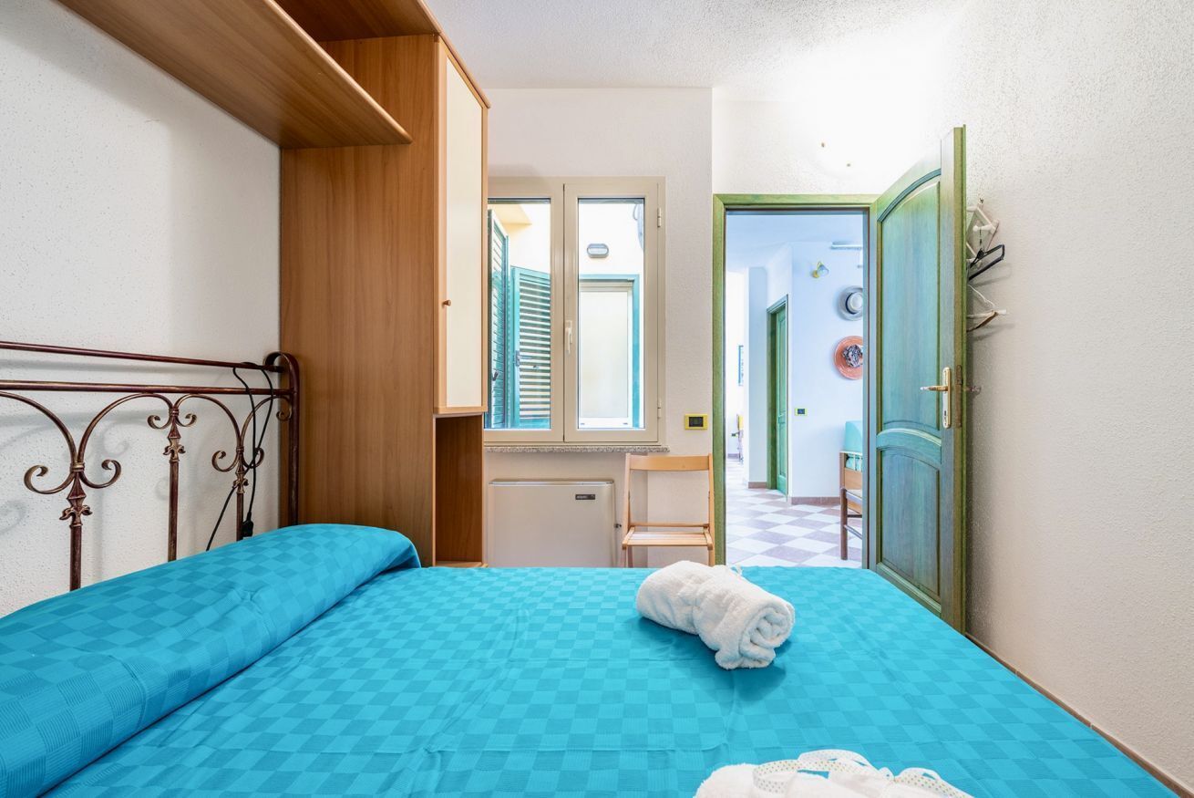 4 Schlafzimmer, Bügeleisen/Bügelbrett