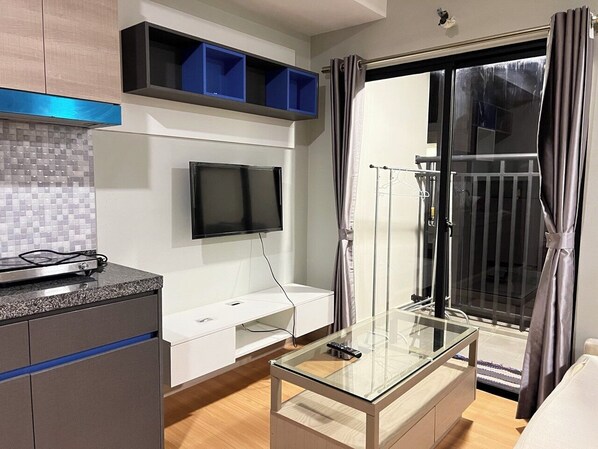 Apartment, 1 Bedroom, Accessible, Smoking | Ruang tamu