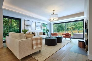 TV, fireplace, stereo - Luxury Home with Hot Tub + Games Room + Fire Pit (High Kelling)