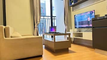 Apartment, 1 Bedroom, Smoking, Balcony | Living room