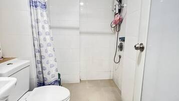 Apartment, 1 Bedroom, Smoking, Balcony | Bathroom