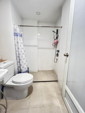 아파트, 침실 1개, 흡연, 발코니 | 욕실