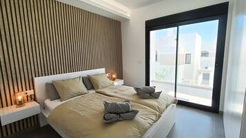 3 slaapkamers, een strijkplank/strijkijzer, wifi, beddengoed