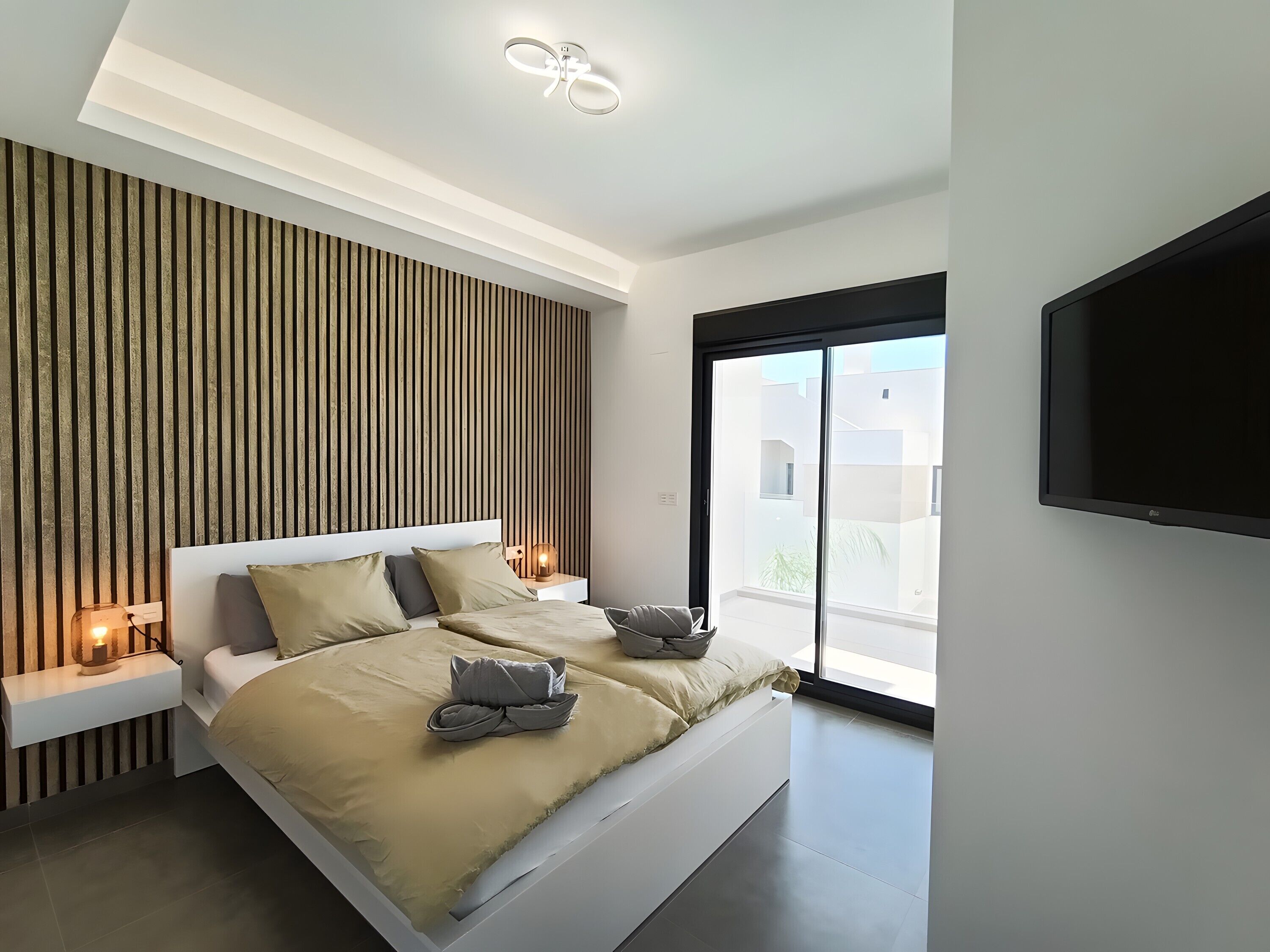 3 bedrooms, iron/ironing board, WiFi, bed sheets