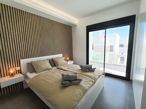 3 chambres, fer et planche à repasser, Wi-Fi, draps fournis