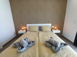 3 slaapkamers, een strijkplank/strijkijzer, wifi, beddengoed