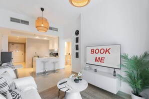 Interior - Free housekeeping visits during your stay - StayShort - Trendy 1BR in JLT with Stunning Lake Views! (Dubai)