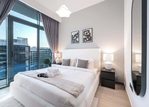 Iron/ironing board, WiFi, bed sheets - Free housekeeping visits during your stay - Stayshort - Spacious 1BR for a Peaceful Stay (Meydan)