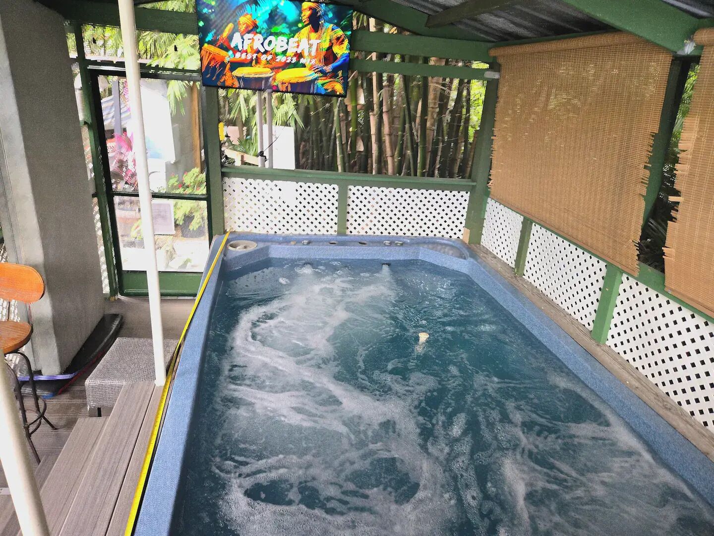 Outdoor spa tub