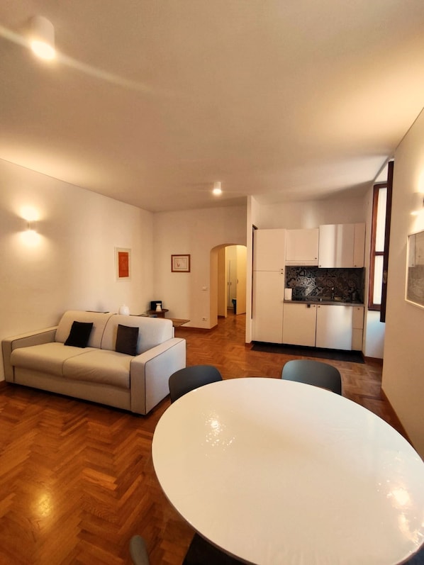 Smart TV - 5 minutes from Castel Sant'Angelo and Piazza Navona and 10 minutes from St. Peter's, (Roma)