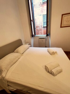 1 chambre, fer et planche à repasser, accès Internet, draps fournis