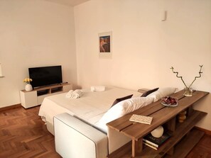 1 bedroom, iron/ironing board, free WiFi, bed sheets - 5 minutes from Castel Sant'Angelo and Piazza Navona and 10 minutes from St. Peter's, (Roma)